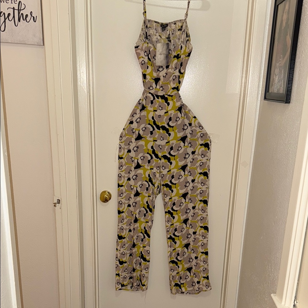 Women’s NEW Jumpsuit in Yellow and Black🔥🔥 Pockets! Elastic stretch back!